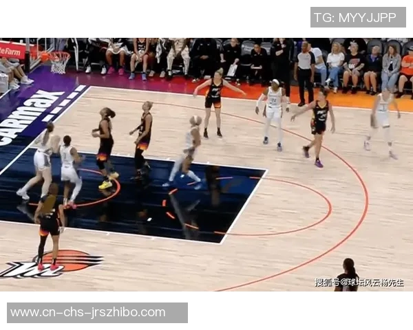 山猫队与洛杉矶火花队激战正酣谁能在这场对决中笑到最后